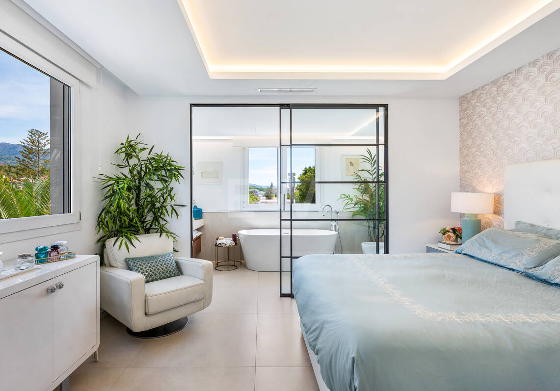 Exklusives Penthouse direkt am Strand in Las Cañas Beach an der Goldenen Meile von Marbella