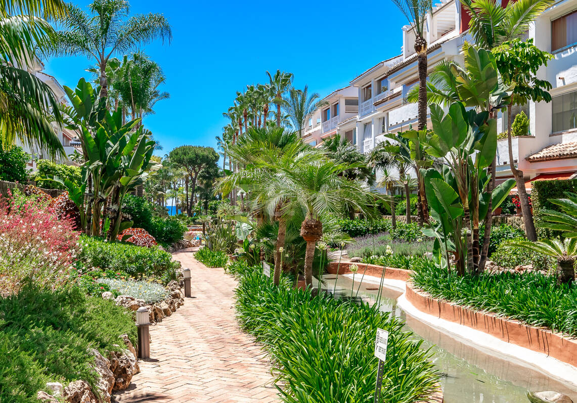 Exklusives Penthouse direkt am Strand in Las Cañas Beach an der Goldenen Meile von Marbella