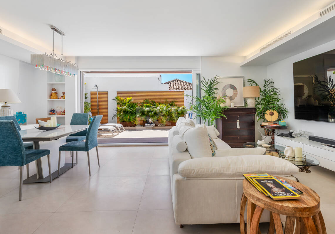 Exklusives Penthouse direkt am Strand in Las Cañas Beach an der Goldenen Meile von Marbella