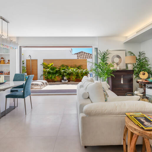 Ático exclusivo frente al mar en Las Cañas Beach, Milla de Oro de Marbella