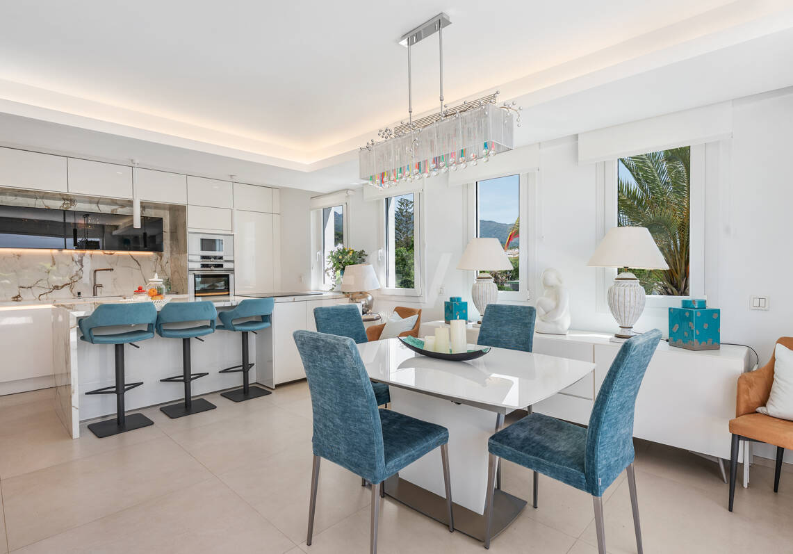 Exklusives Penthouse direkt am Strand in Las Cañas Beach an der Goldenen Meile von Marbella