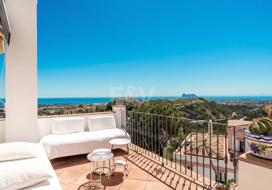 Encantadora casa adosada de 3 dormitorios con vistas panorámicas al mar en La Heredia