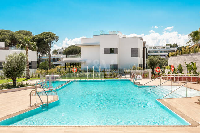 Luxury 4-Bedroom Duplex Penthouse with Private Rooftop Pool Fronting Santa Clara Golf