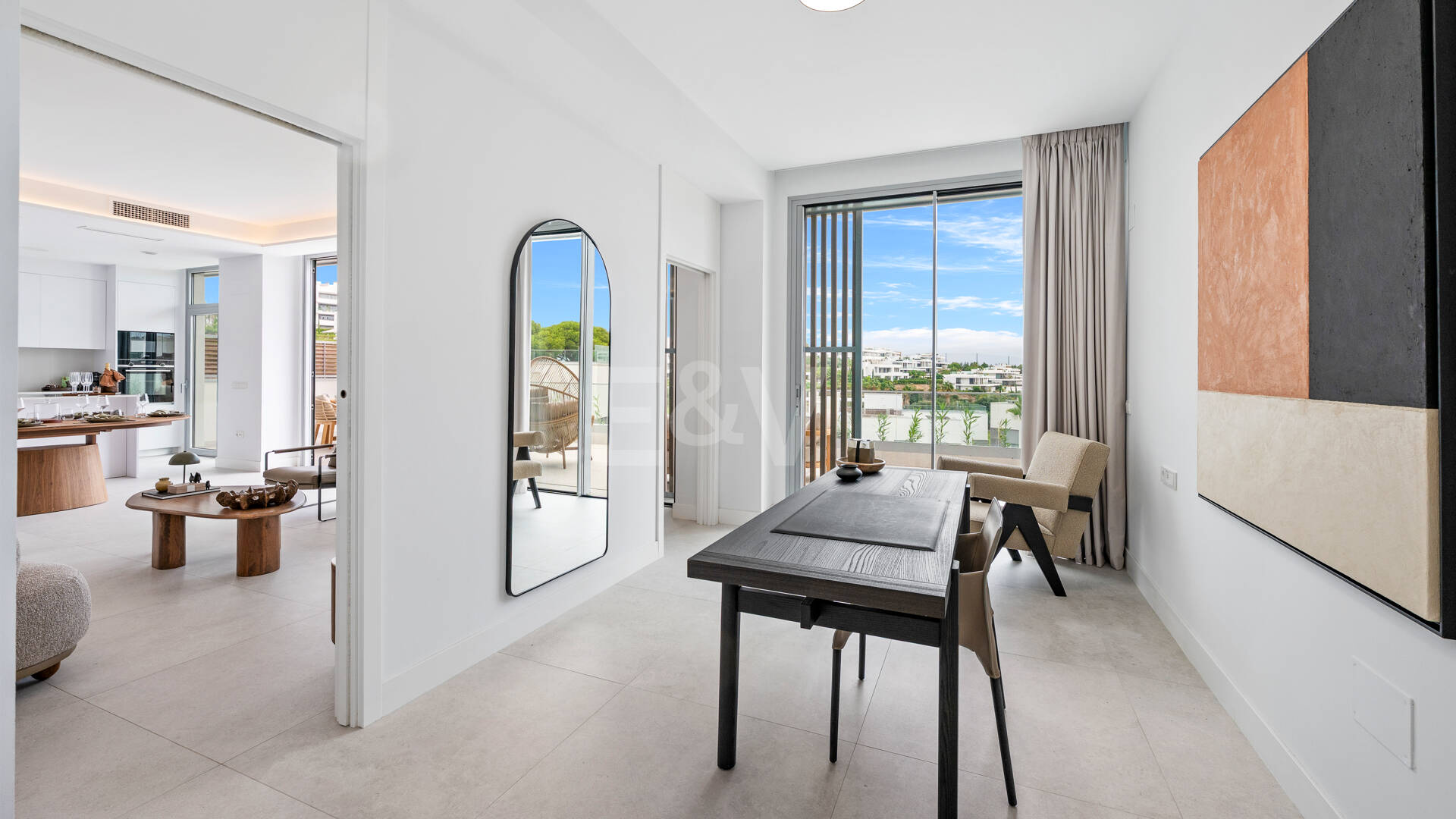 Luksusowy dwupoziomowy penthouse z czterema sypialniami i prywatnym basenem na dachu, z widokiem na pole golfowe Santa Clara