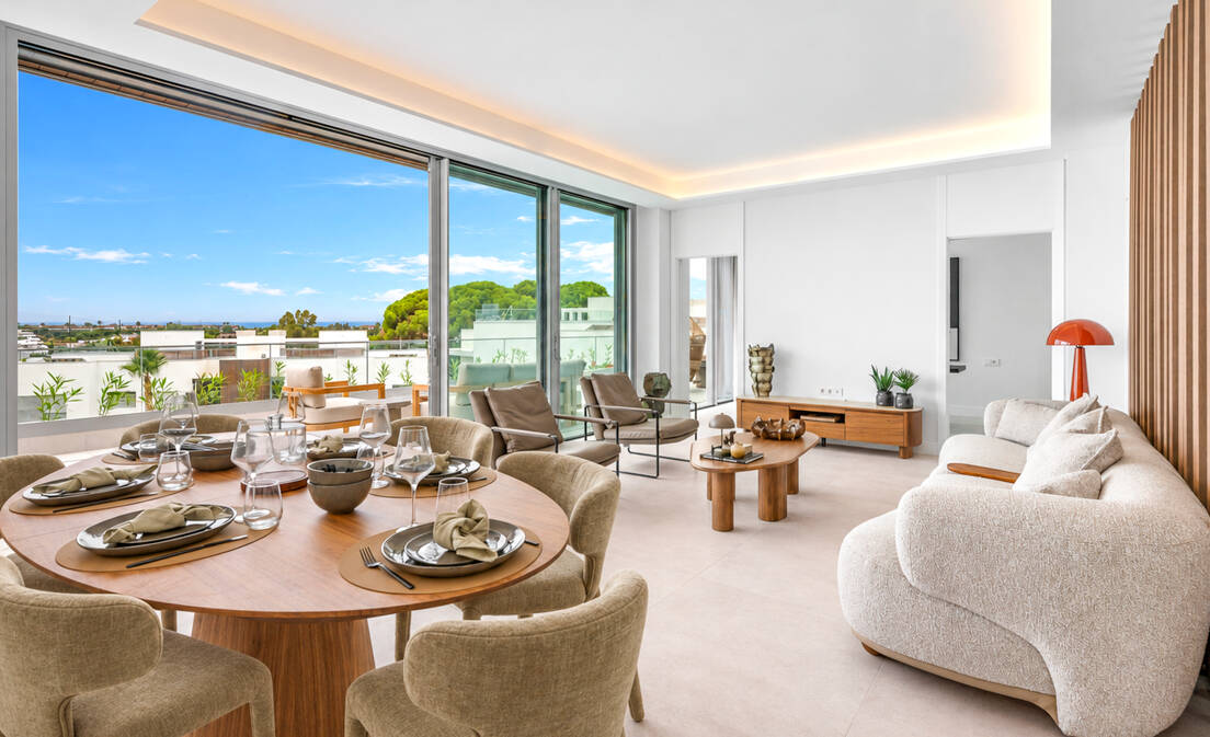 Este excepcional ático dúplex de 4 dormitorios se encuentra en la prestigiosa urbanización Santa Clara Homes, una comunidad cerrada de...