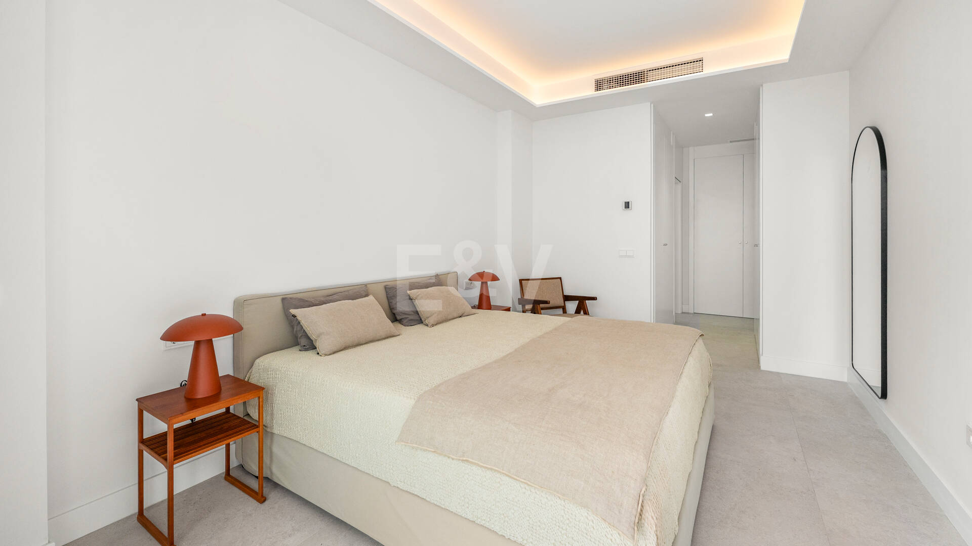 Luksusowy dwupoziomowy penthouse z czterema sypialniami i prywatnym basenem na dachu, z widokiem na pole golfowe Santa Clara