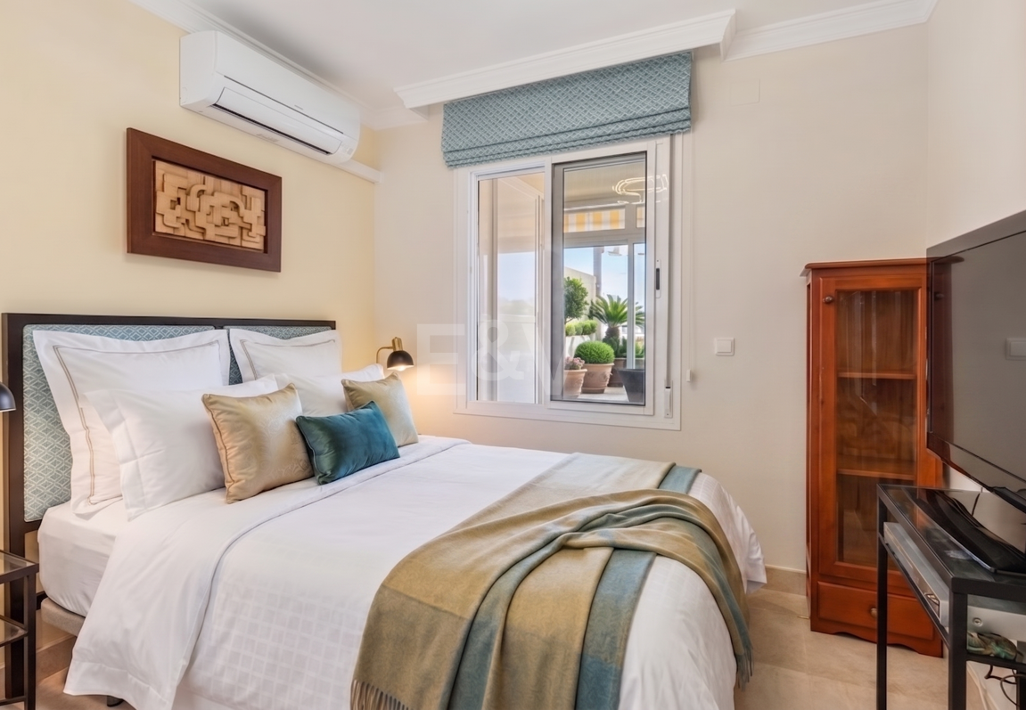 Dúplex luminoso con vistas panorámicas al mar y terrazas bañadas de sol