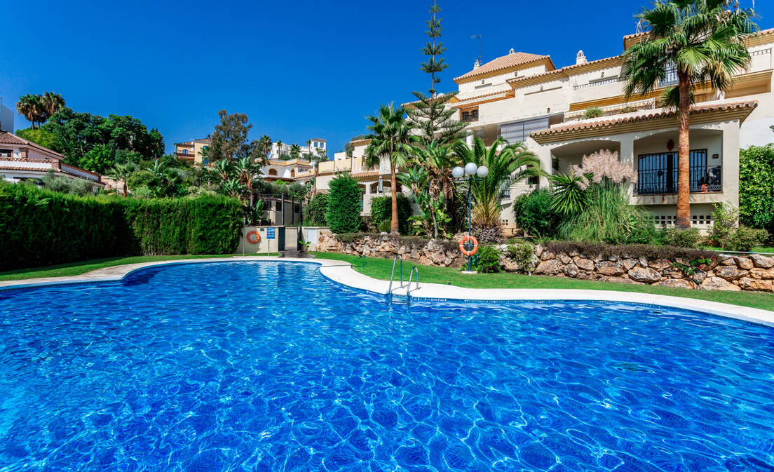 Dúplex luminoso con vistas panorámicas al mar y terrazas bañadas de sol