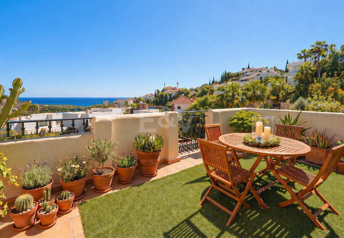 Dúplex luminoso con vistas panorámicas al mar y terrazas bañadas de sol