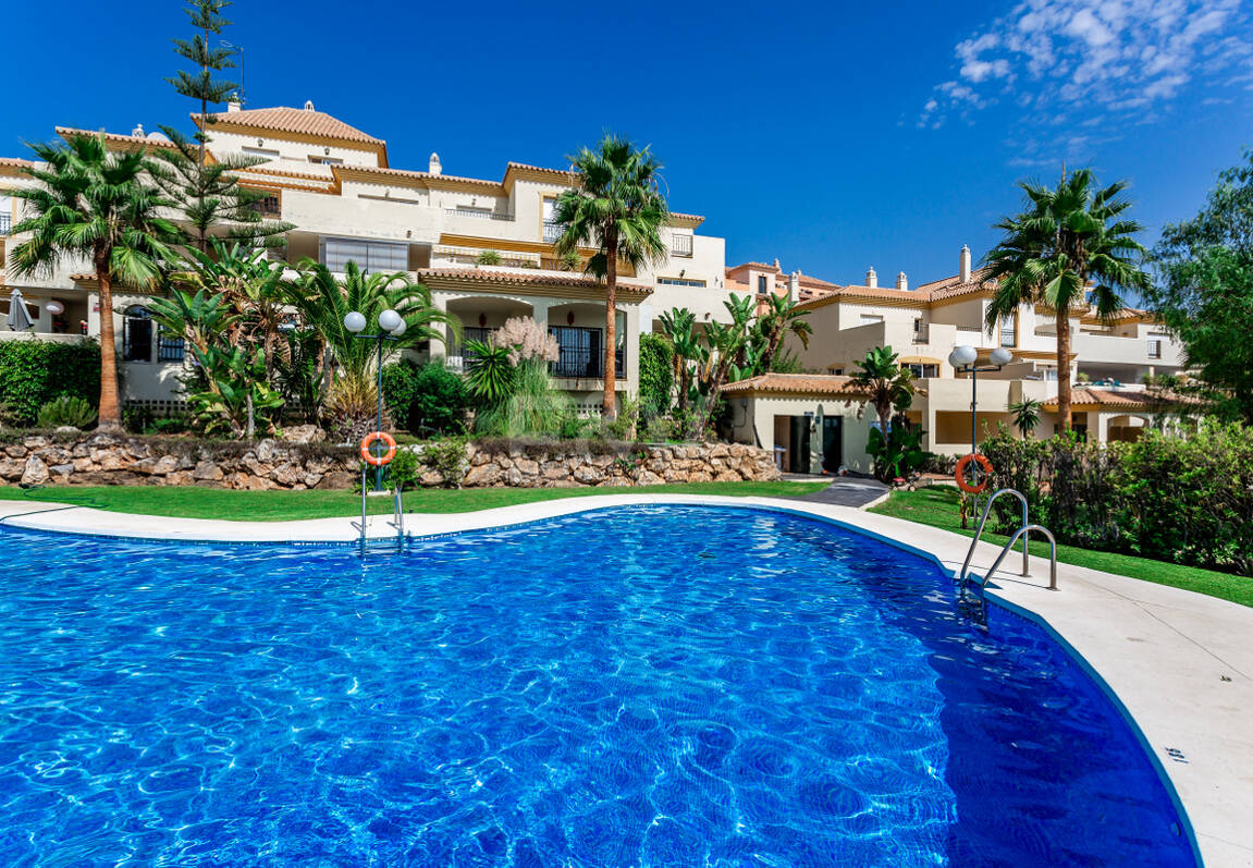 Dúplex luminoso con vistas panorámicas al mar y terrazas bañadas de sol