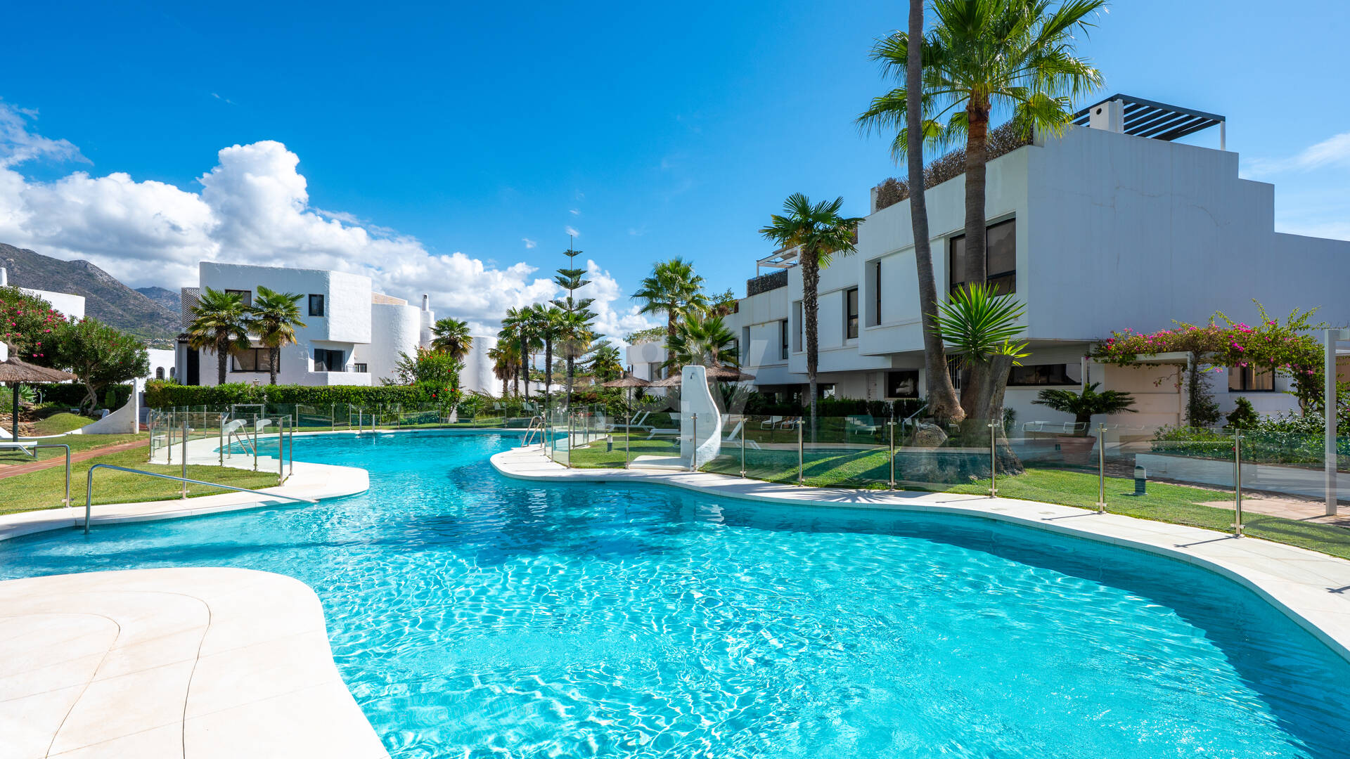 Impeccable Garden Apartment in a Prime Golden Mile Setting