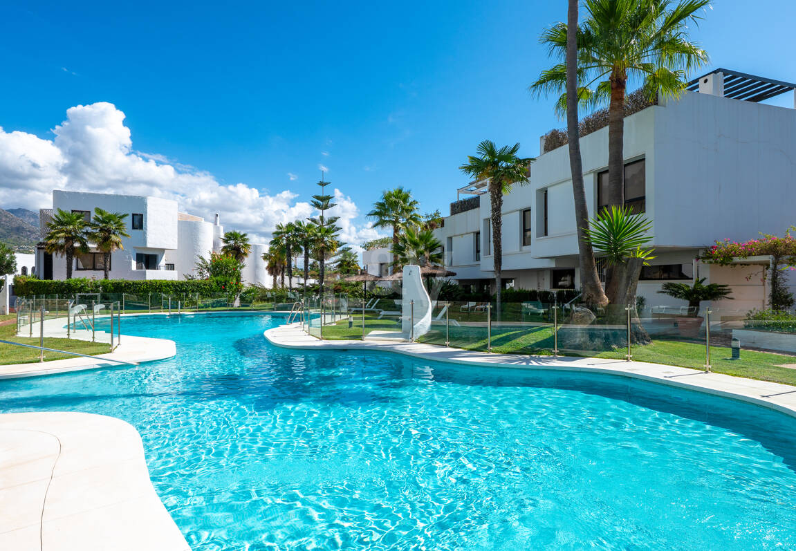 Impeccable Garden Apartment in a Prime Golden Mile Setting