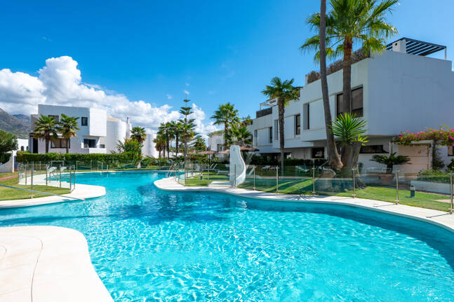 Impeccable Garden Apartment in a Prime Golden Mile Setting