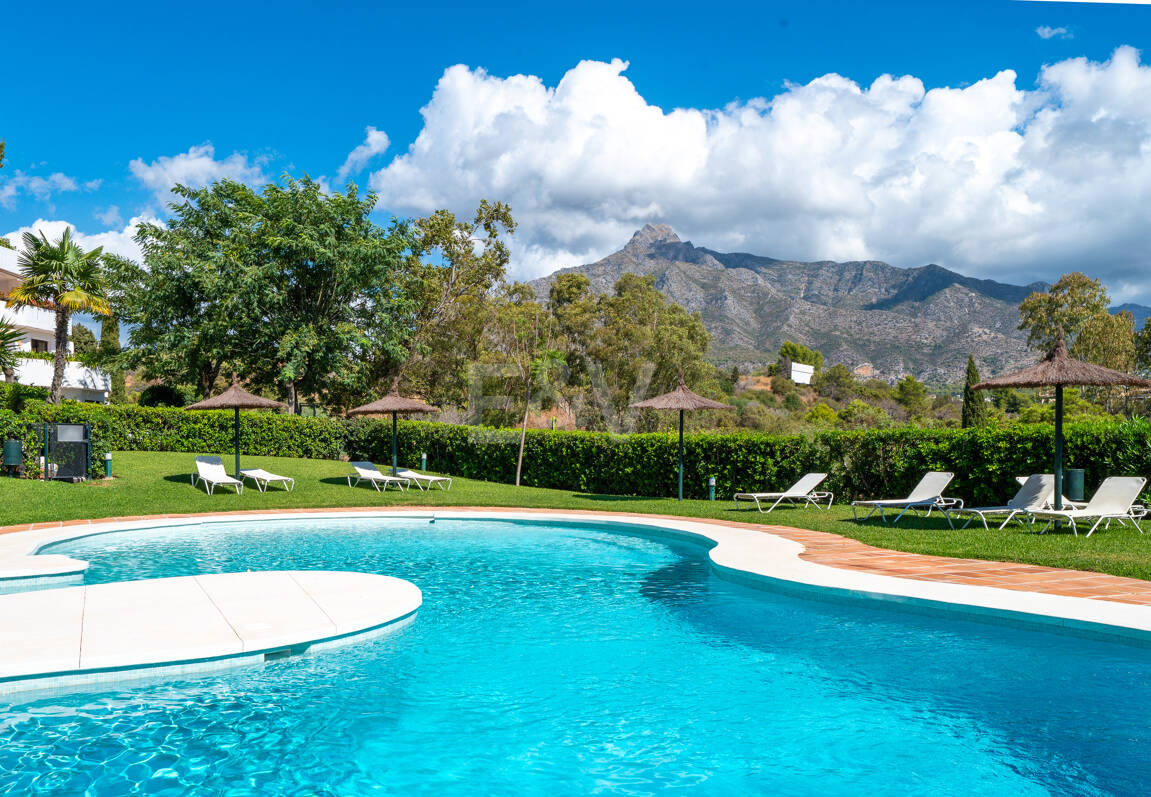 Impeccable Garden Apartment in a Prime Golden Mile Setting