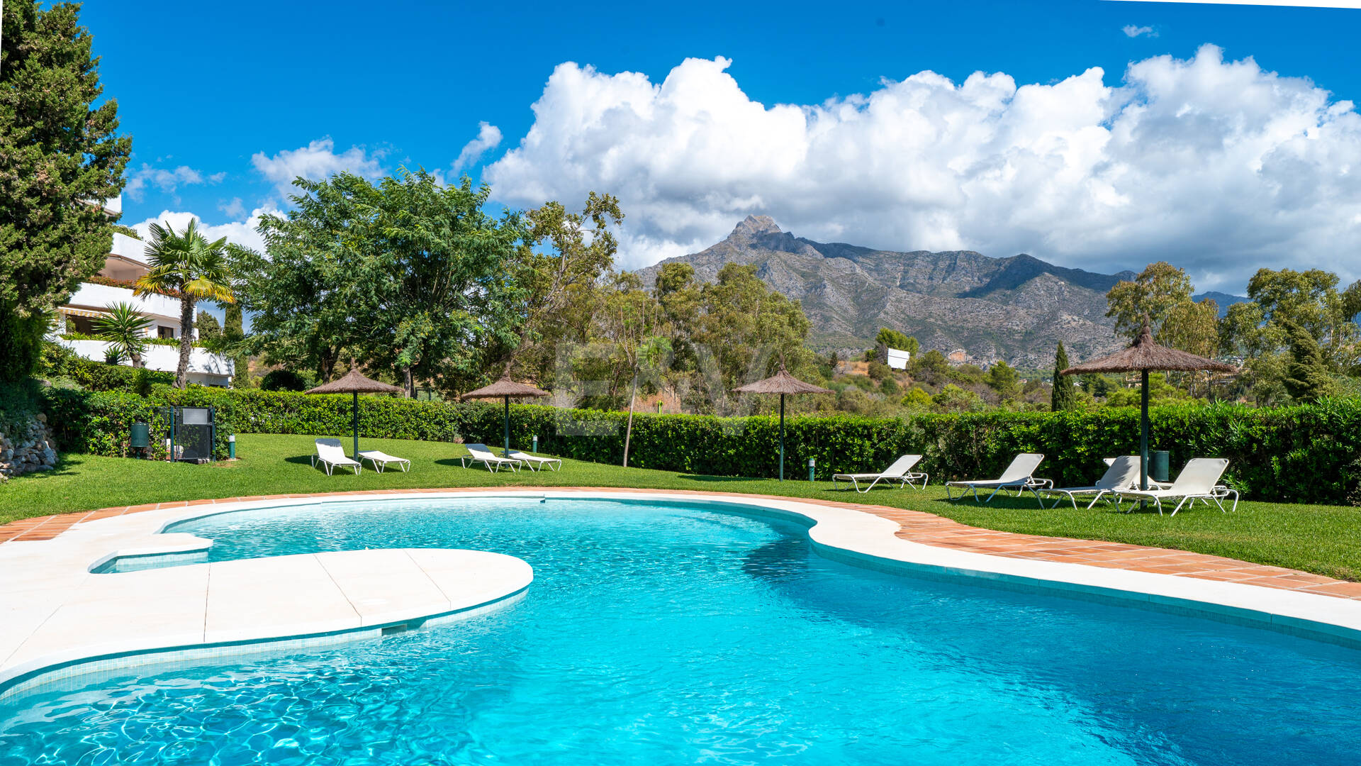 Impeccable Garden Apartment in a Prime Golden Mile Setting