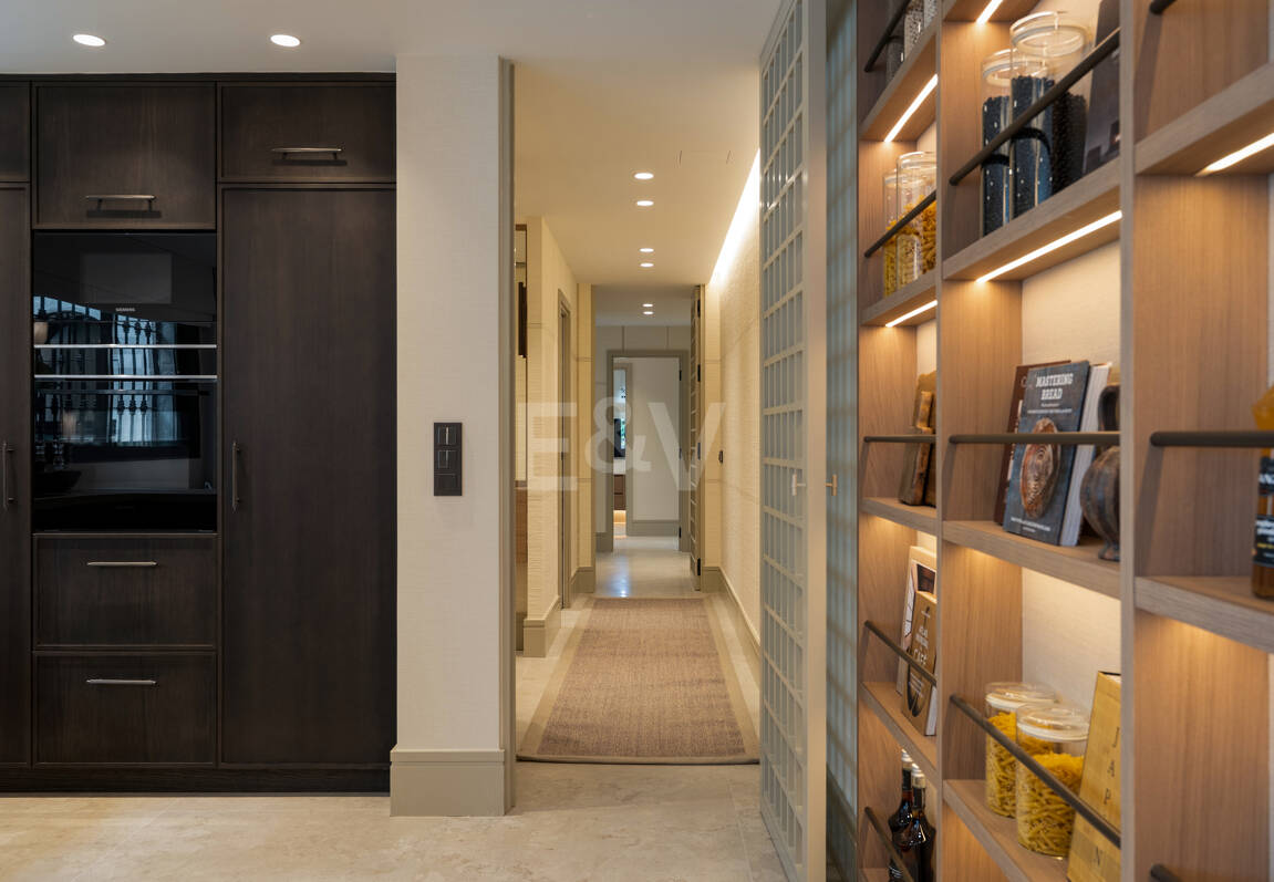 Impeccable Garden Apartment in a Prime Golden Mile Setting