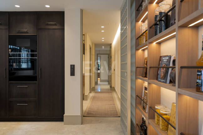 Impeccable Garden Apartment in a Prime Golden Mile Setting