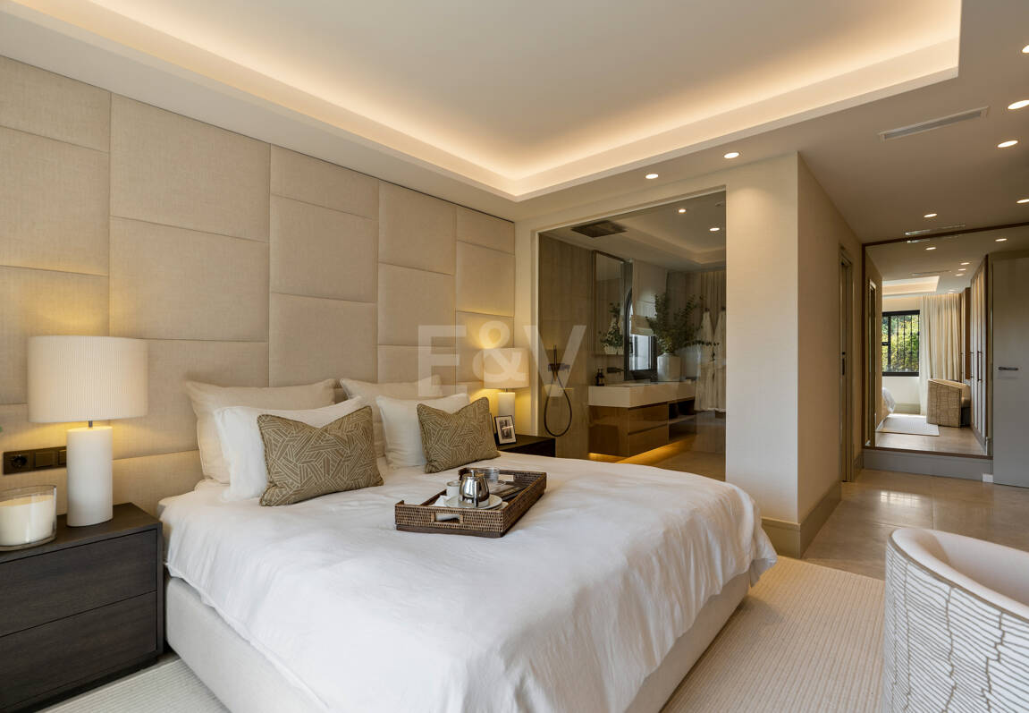 Impeccable Garden Apartment in a Prime Golden Mile Setting