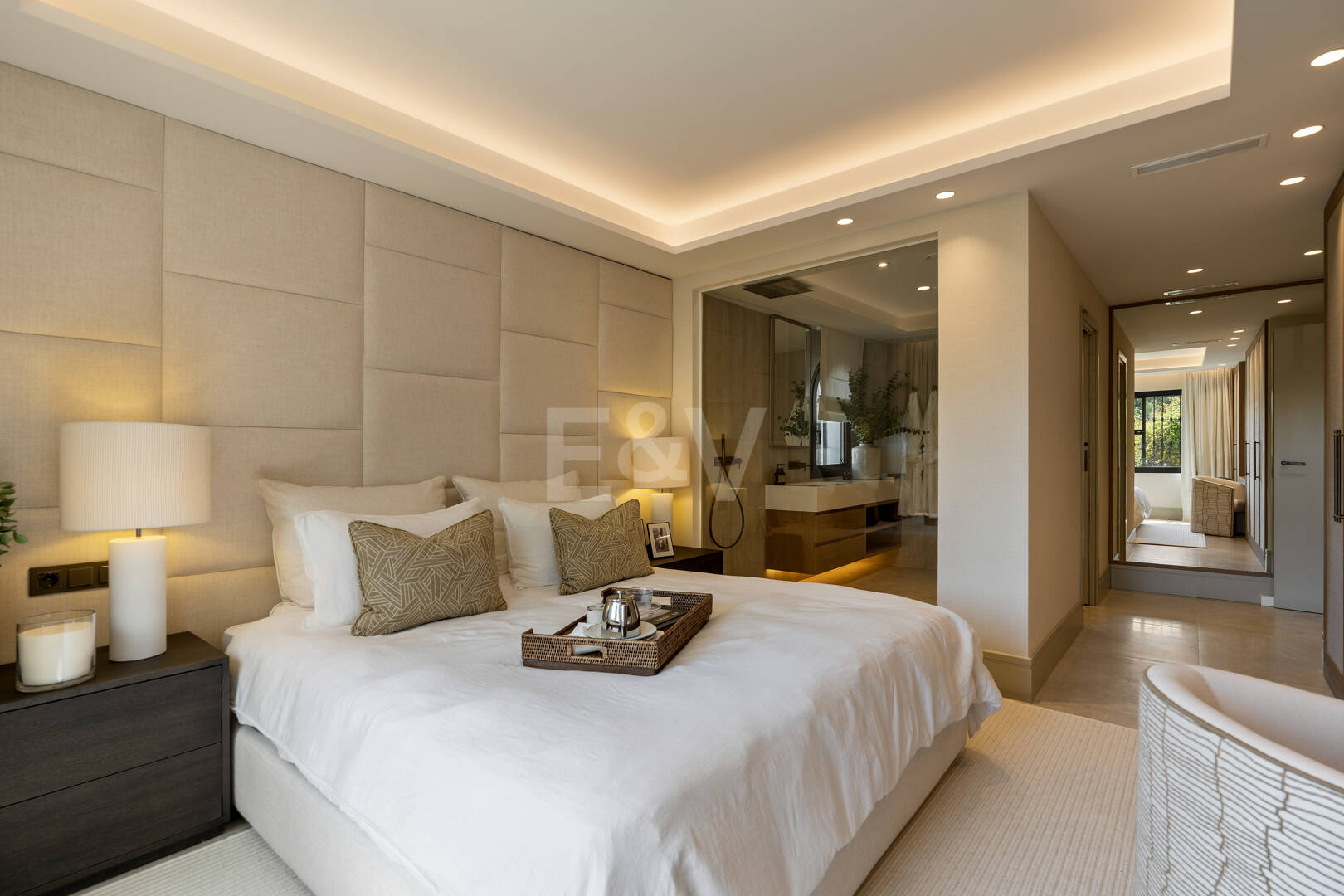 Impeccable Garden Apartment in a Prime Golden Mile Setting