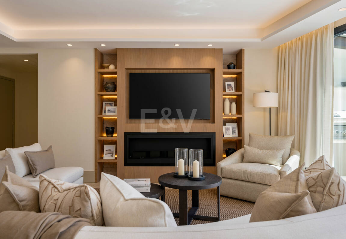 Impeccable Garden Apartment in a Prime Golden Mile Setting