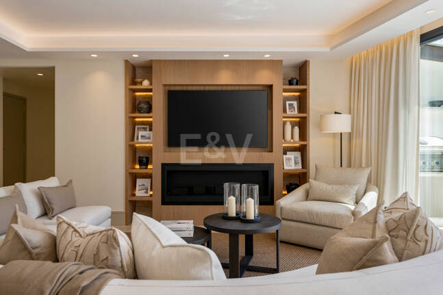 Impeccable Garden Apartment in a Prime Golden Mile Setting