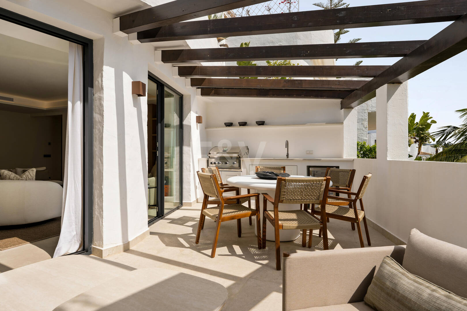 Impeccable Garden Apartment in a Prime Golden Mile Setting