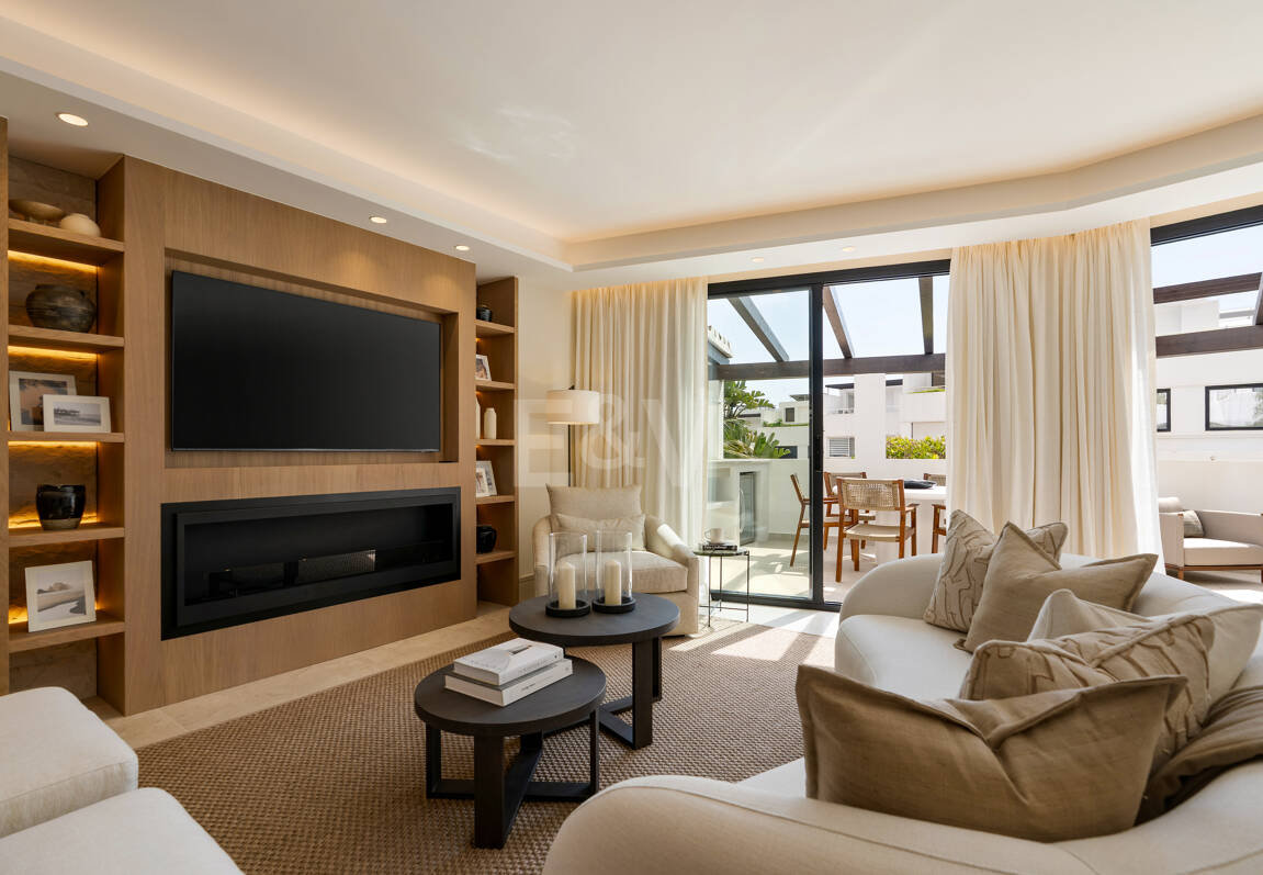 Impeccable Garden Apartment in a Prime Golden Mile Setting