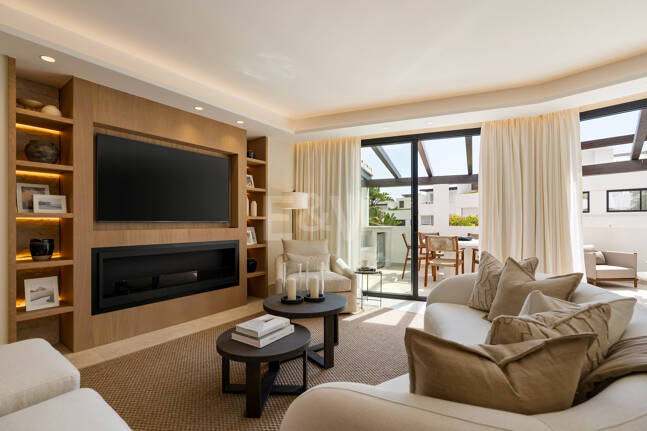 Impeccable Garden Apartment in a Prime Golden Mile Setting