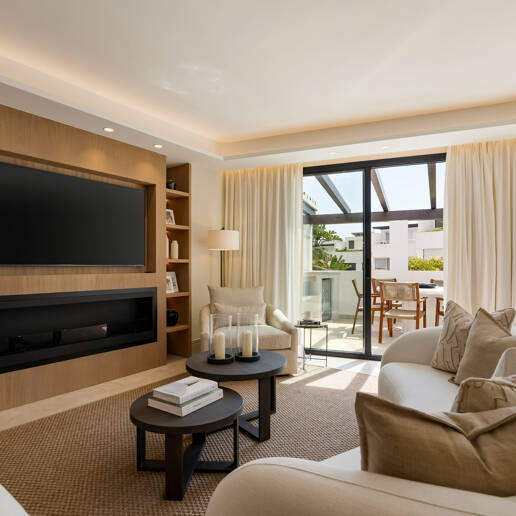 Impeccable Garden Apartment in a Prime Golden Mile Setting