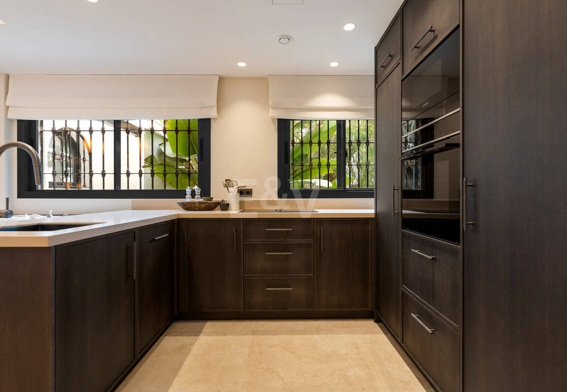 Impeccable Garden Apartment in a Prime Golden Mile Setting