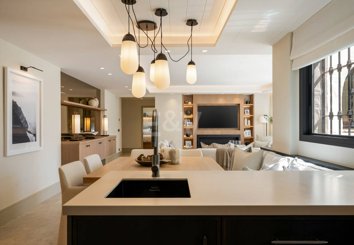 Impeccable Garden Apartment in a Prime Golden Mile Setting