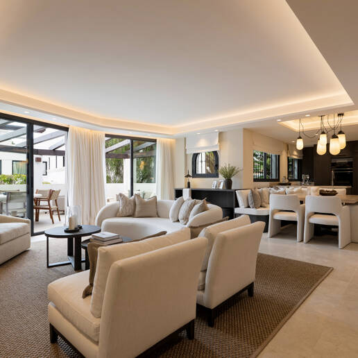 Impeccable Garden Apartment in a Prime Golden Mile Setting