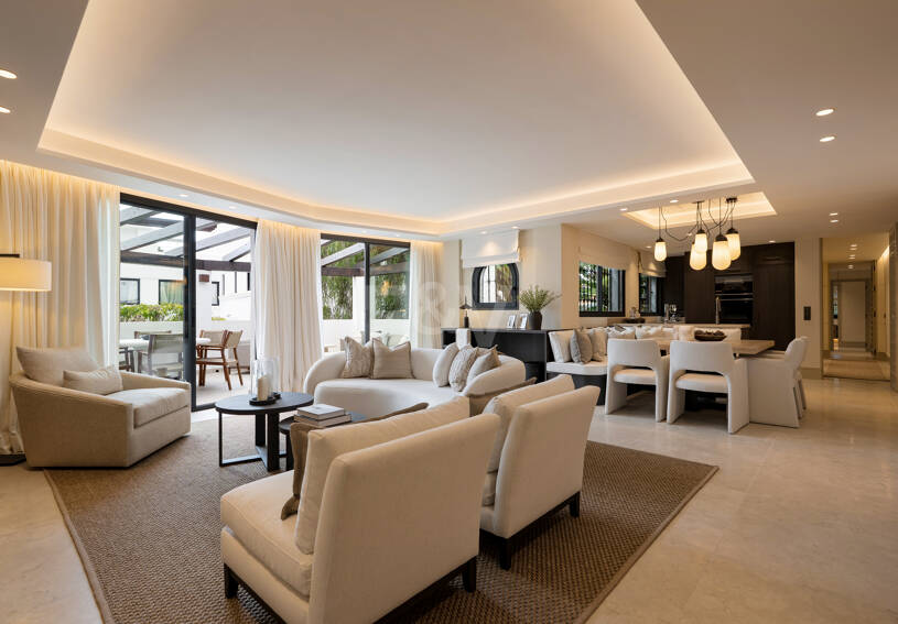 Impeccable Garden Apartment in a Prime Golden Mile Setting