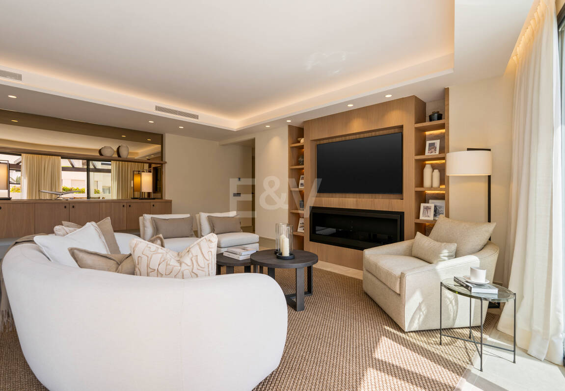 Impeccable Garden Apartment in a Prime Golden Mile Setting