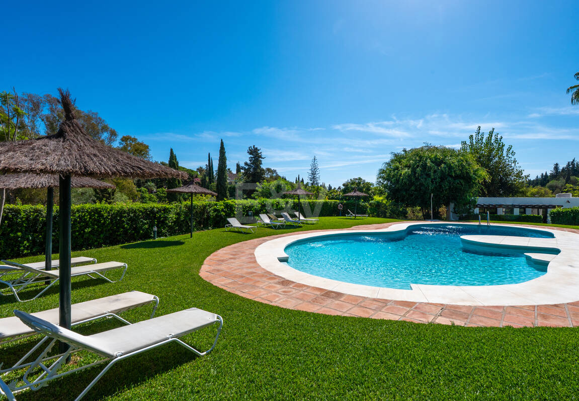 Impeccable Garden Apartment in a Prime Golden Mile Setting