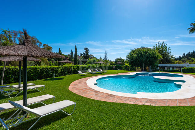 Impeccable Garden Apartment in a Prime Golden Mile Setting