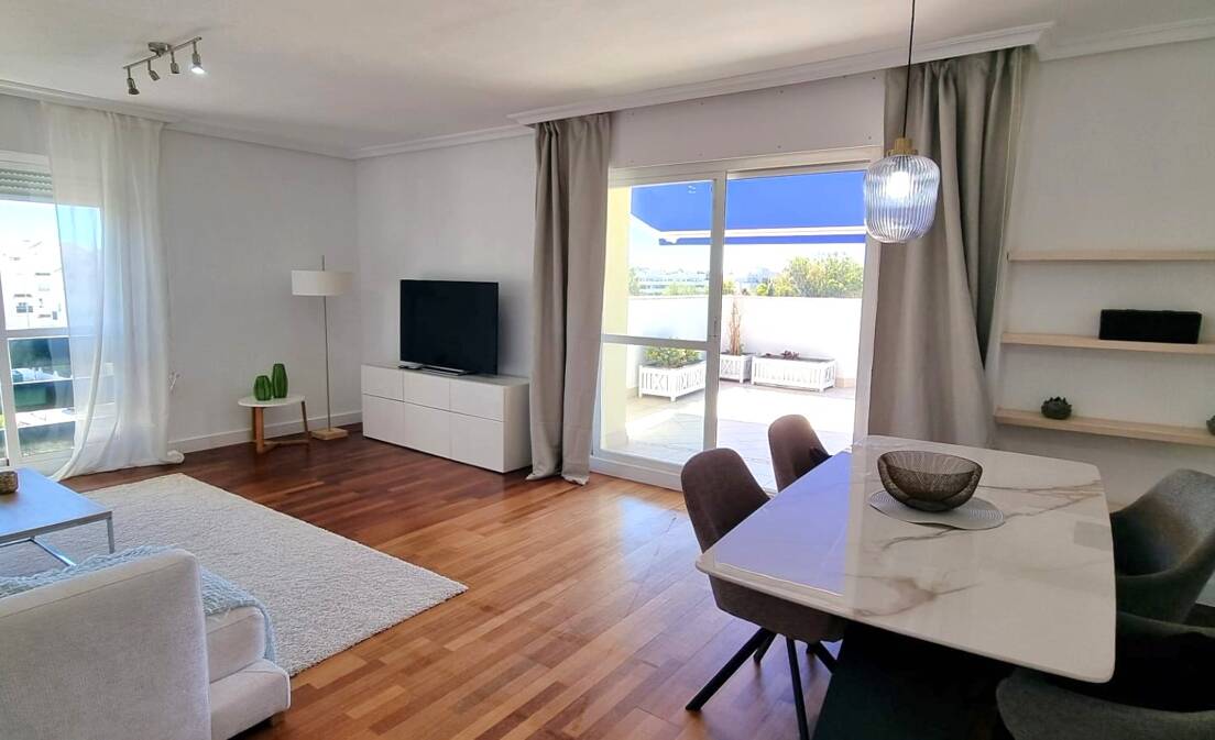 Modernes 3-Schlafzimmer-Penthouse zur Langzeitmiete in Nueva Andalucía nahe Puerto Banús, Marbella