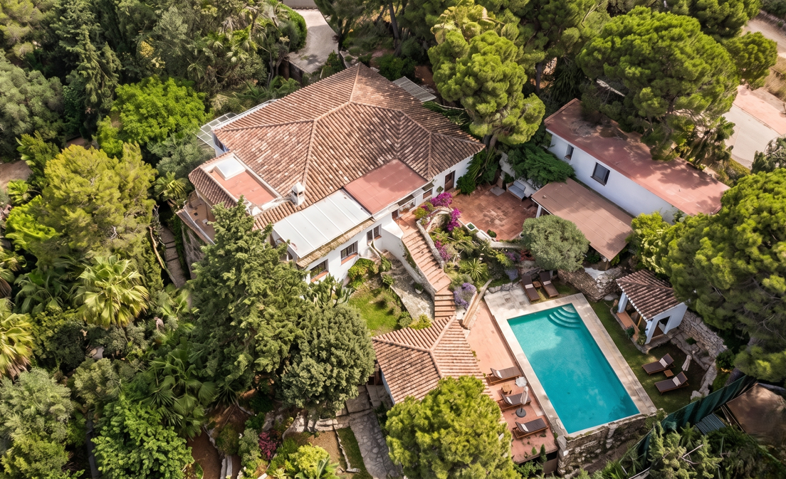 Boutique-Hotel oder Luxusvilla an der Neuen Goldenen Meile – großes Potenzial