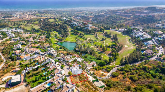 Utmärkt Villa Plot med Panoramic Sea, Golf och Mountain Views och godkända projekt