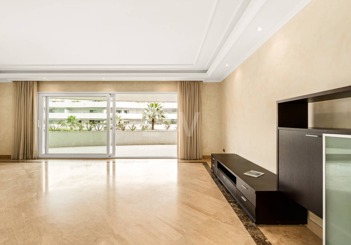 Beachside apartament w Puerto Banús w wyłącznej społeczności falistej