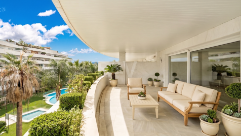 Beachside apartment in exclusive gated community