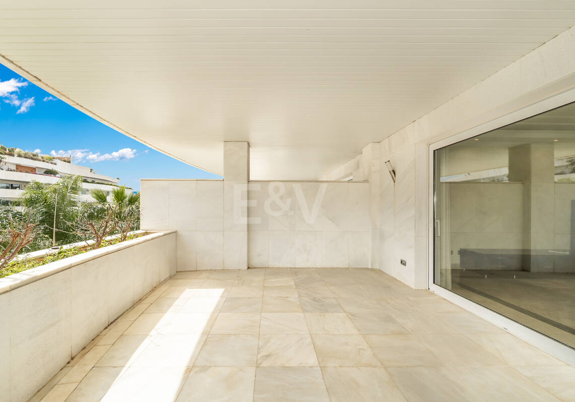 Beachside apartament w Puerto Banús w wyłącznej społeczności falistej