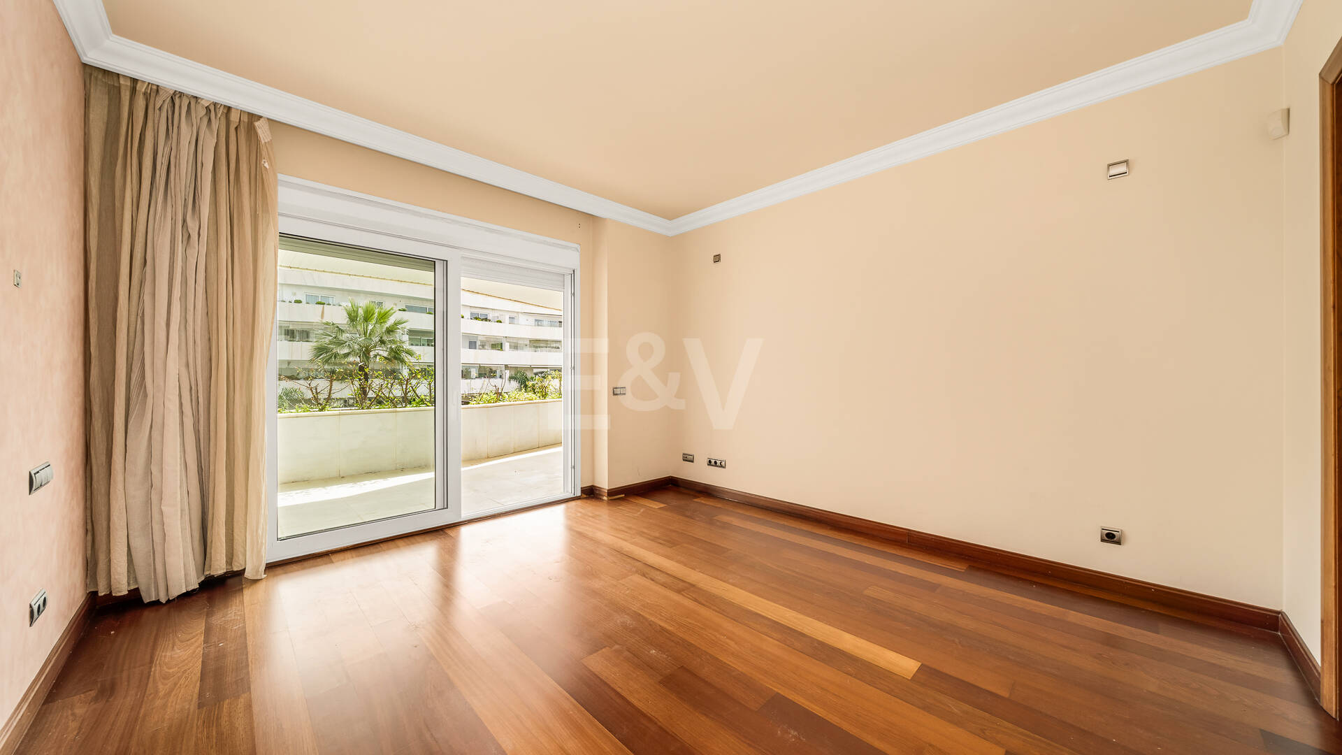 Strandnahes Apartment in exklusiver geschlossener Wohnanlage