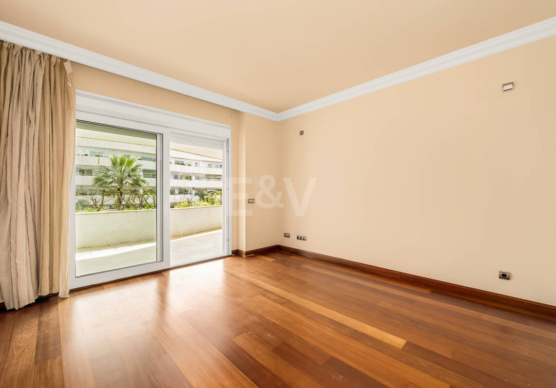 Beachside apartament w Puerto Banús w wyłącznej społeczności falistej