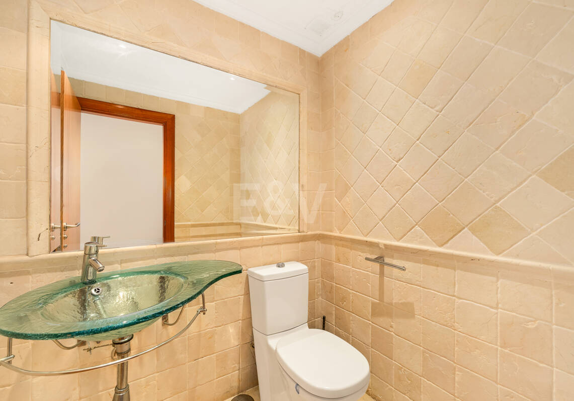 Beachside apartament w Puerto Banús w wyłącznej społeczności falistej