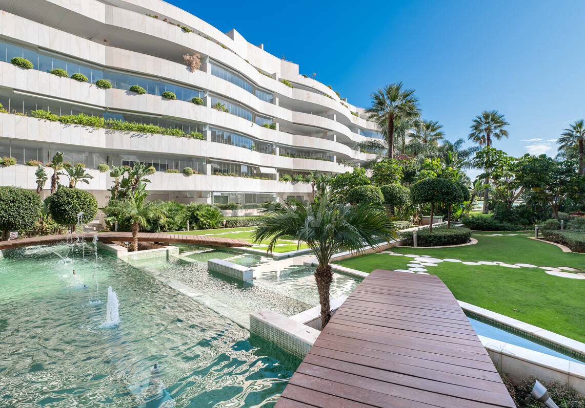 Beachside apartament w Puerto Banús w wyłącznej społeczności falistej
