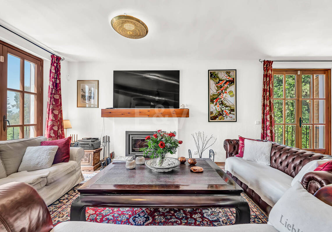 Casa familiar tradicional andaluza con vistas al mar
