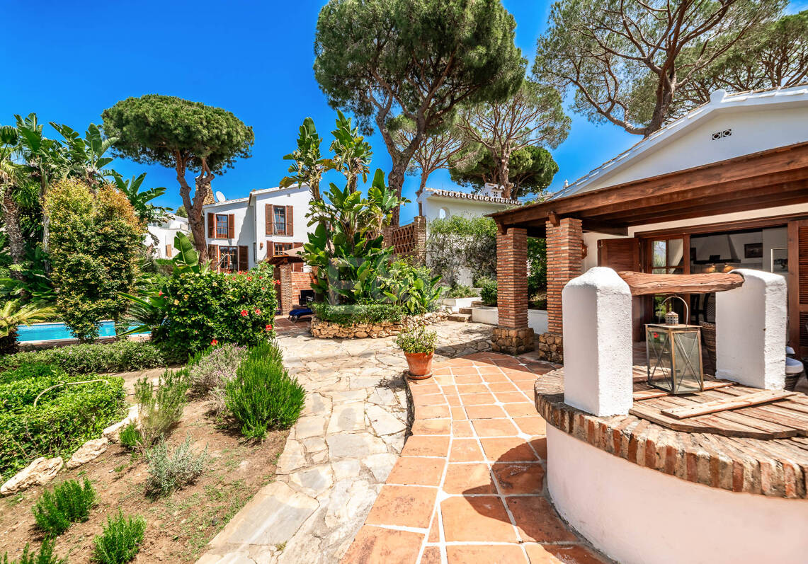 Casa familiar tradicional andaluza con vistas al mar