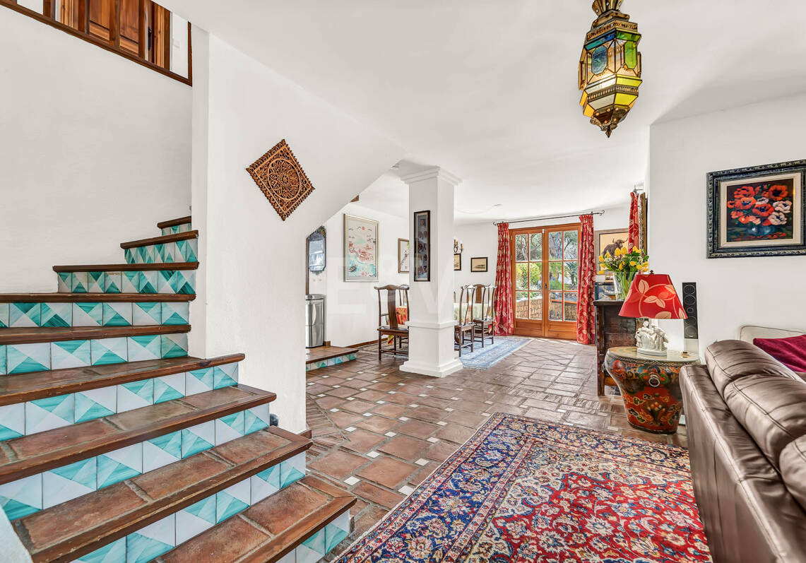 Casa familiar tradicional andaluza con vistas al mar