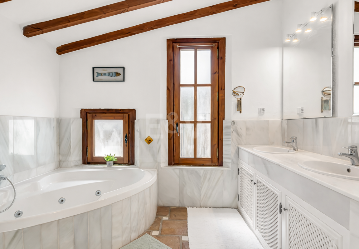 Traditional Andalucian Family Home with Sea Views